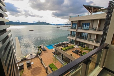 Two Seasons Coron Bayside Hotel