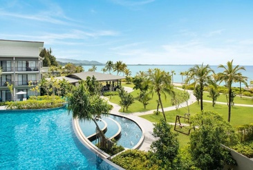 Le Meridien Khao Lak Beach & Spa Resort